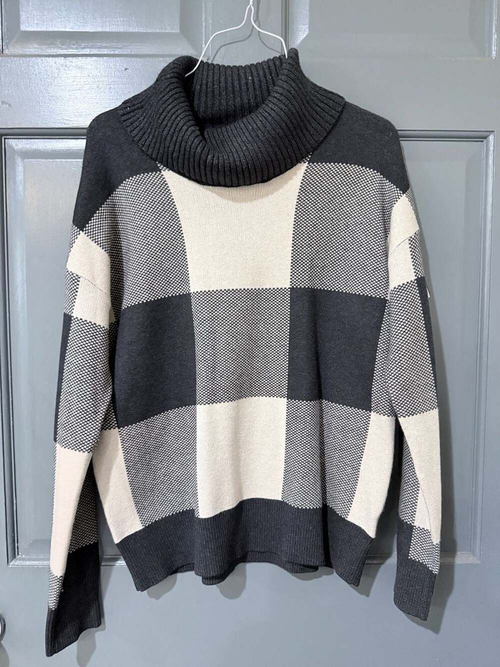 Tahari Women's Black and Cream Plaid Turtleneck Pullover Sweater, Size Medium